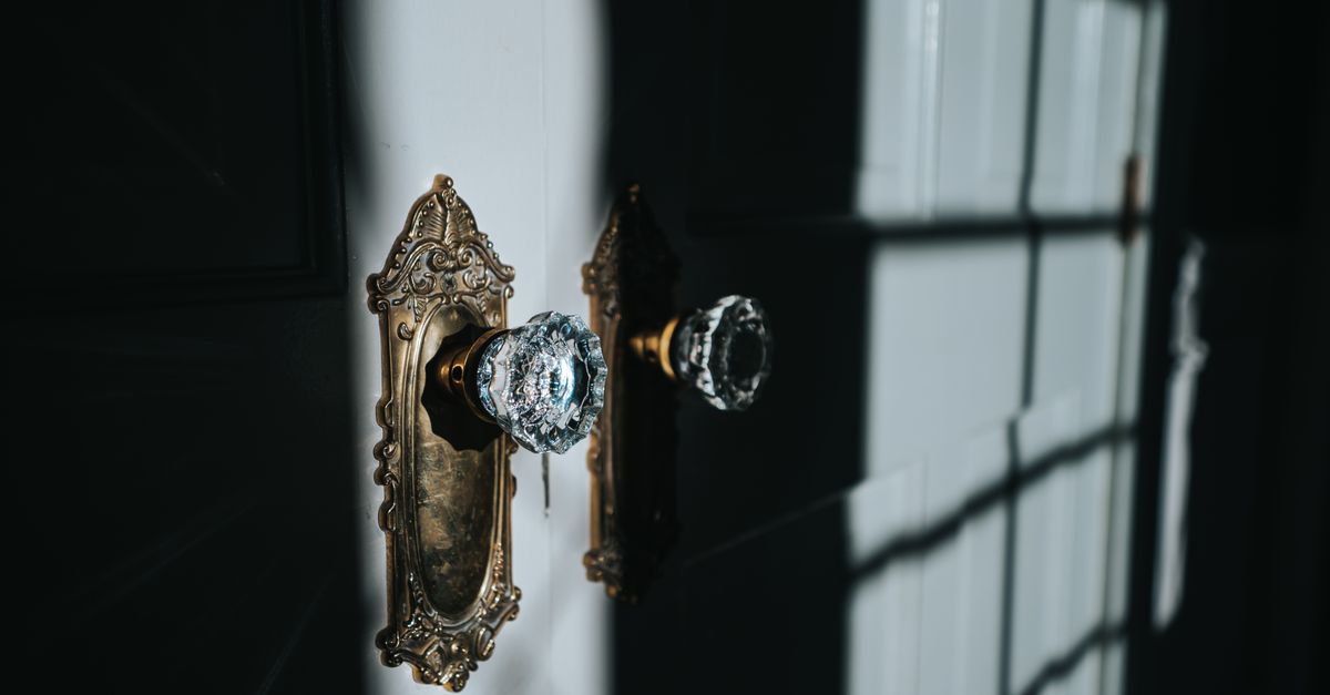 door security hardware — A1 Brampton Locksmiths