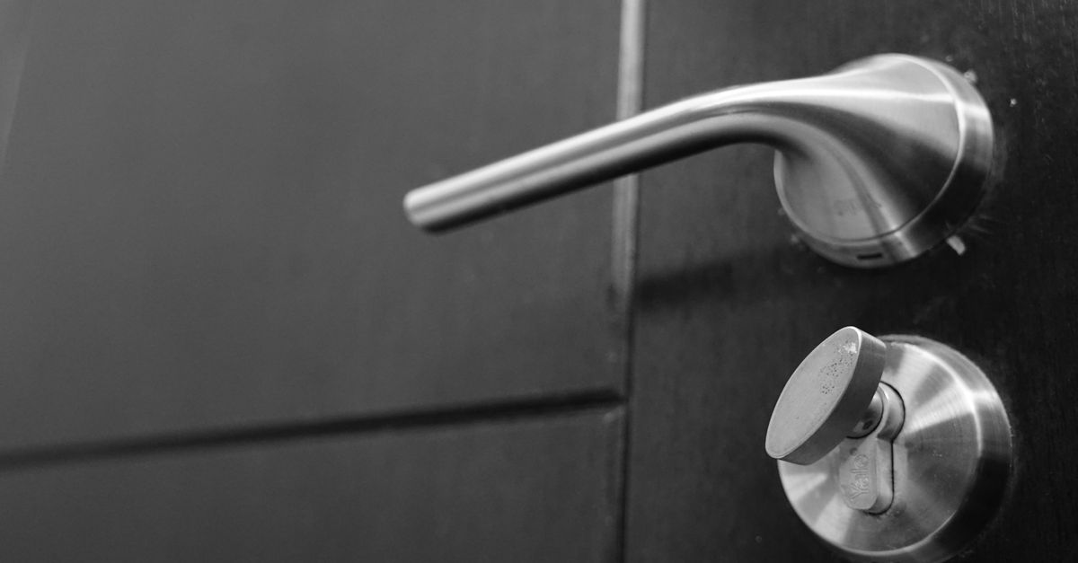 Signs Your Door Knob Lock Needs Replacing — Not Just Lubricating — A1 Brampton Locksmiths